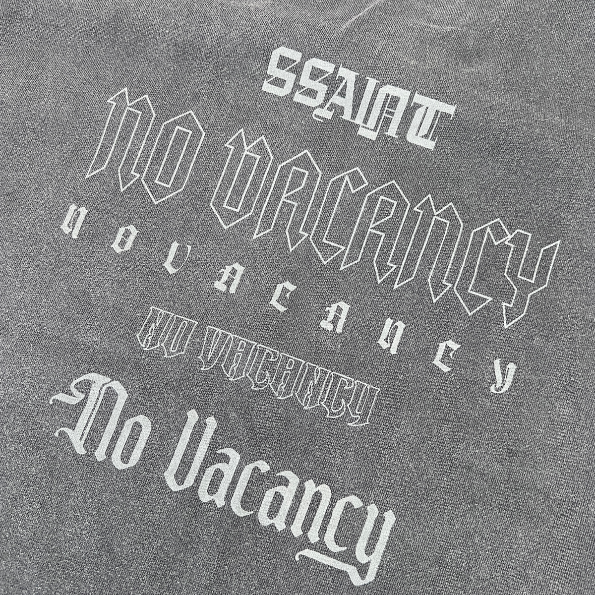 SŚAINT Charcoal No Vacancy Tee - size 3-5