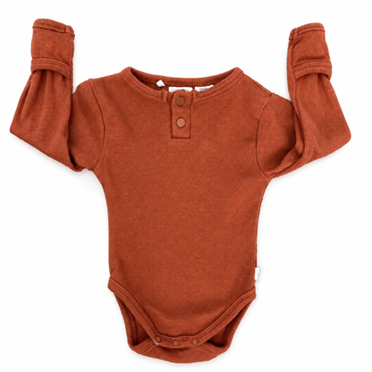 Snuggle Hunny biscuit bodysuit & beanie set - size 000 image 1