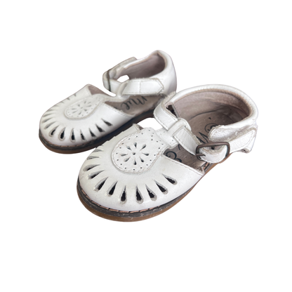 Mil and Co Boutique white leather sandals - size EU 22/UK 5 image 0