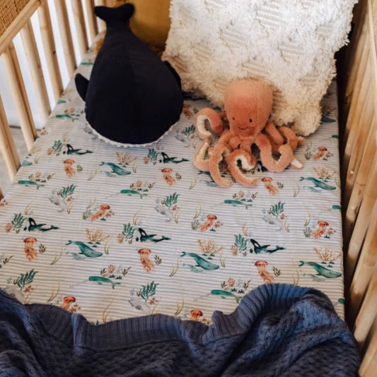 Snuggle Hunny organic fitted cot sheet  - whale image 3