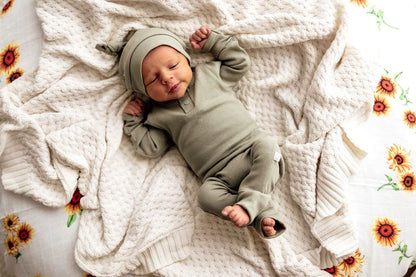 Snuggle Hunny dewkist organic growsuit - size 0000 image 1