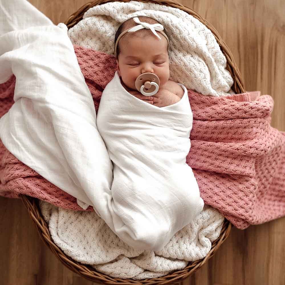 Snuggle Hunny milk organic muslin wrap image 4