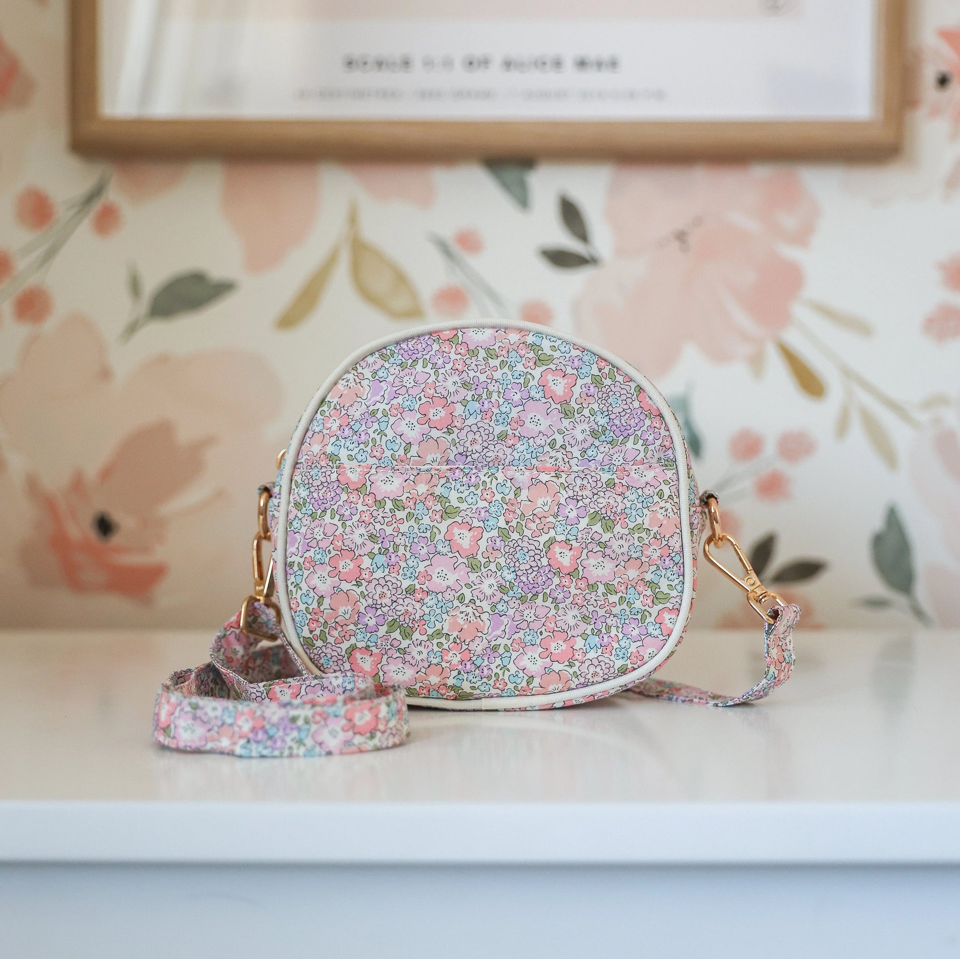 Josie Joan's Lillia crossbody messenger bag image 6