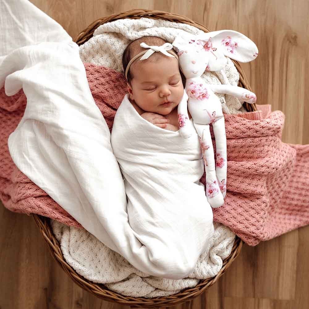 Snuggle Hunny milk organic muslin wrap image 3