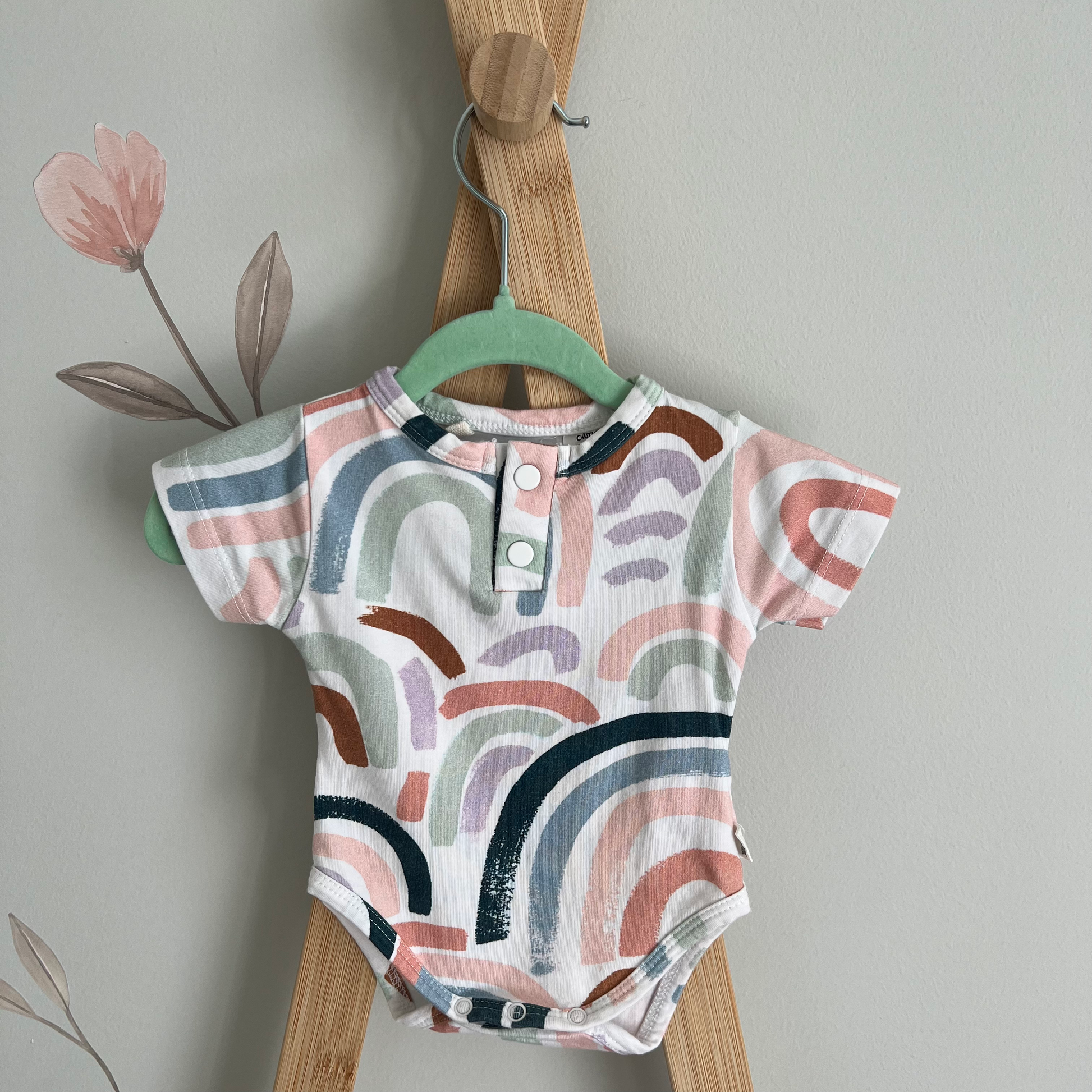 Snuggle Hunny rainbow baby short sleeve bodysuit - size 0000 image 0