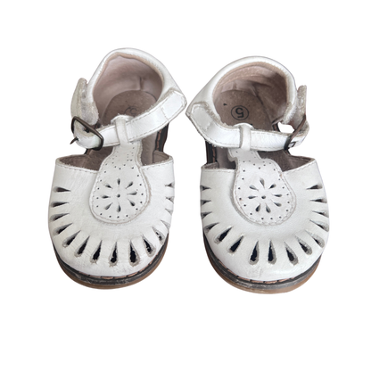 Mil and Co Boutique white leather sandals - size EU 22/UK 5 image 1