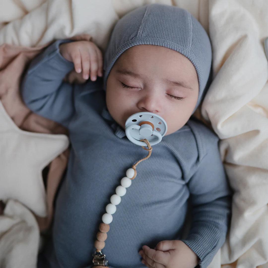 Mushie ribbed baby bonnet - size 000 image 1